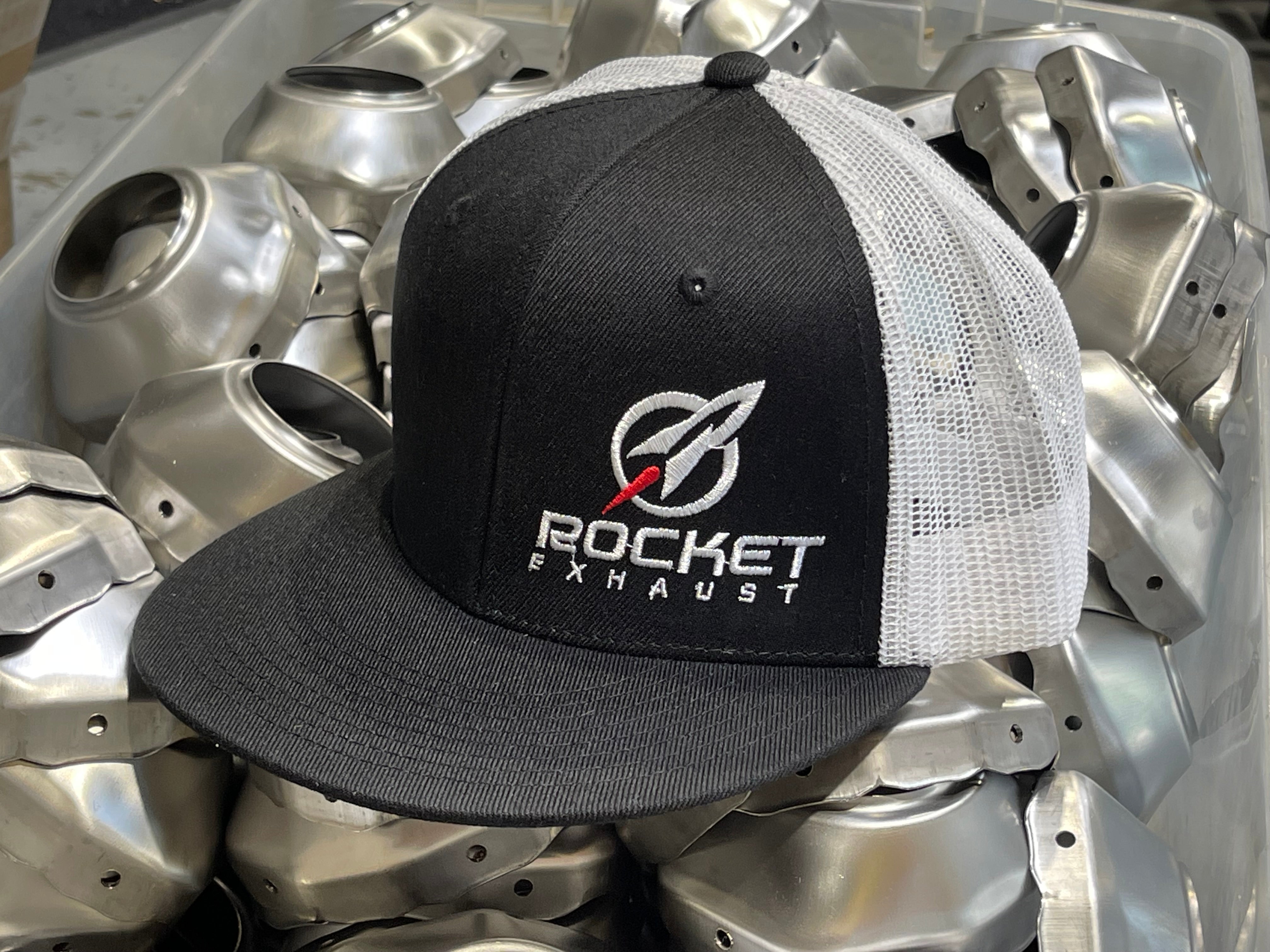 TRUCKER HAT - BLACK/WHITE – Rocket Exhaust
